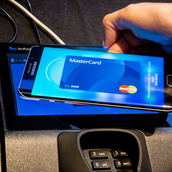 how does samsung wallet work