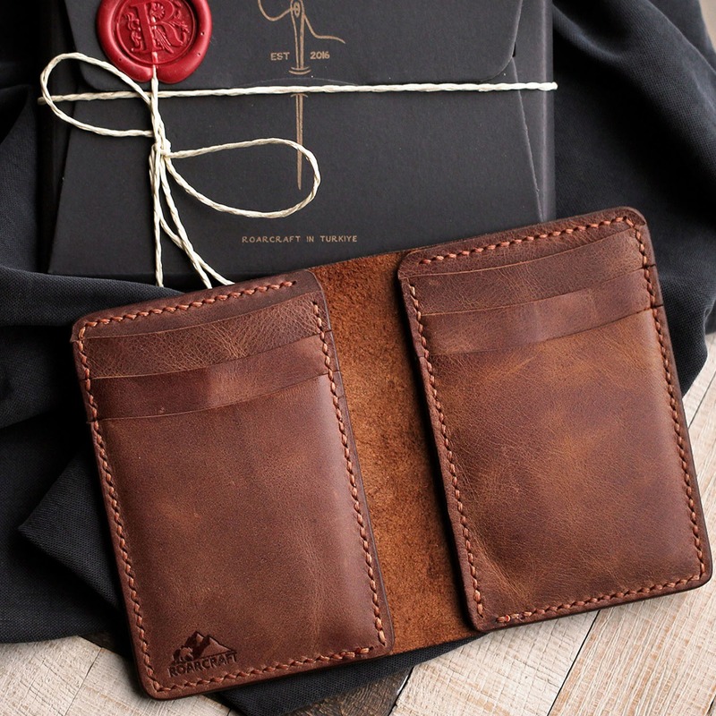 Men's bifold wallets