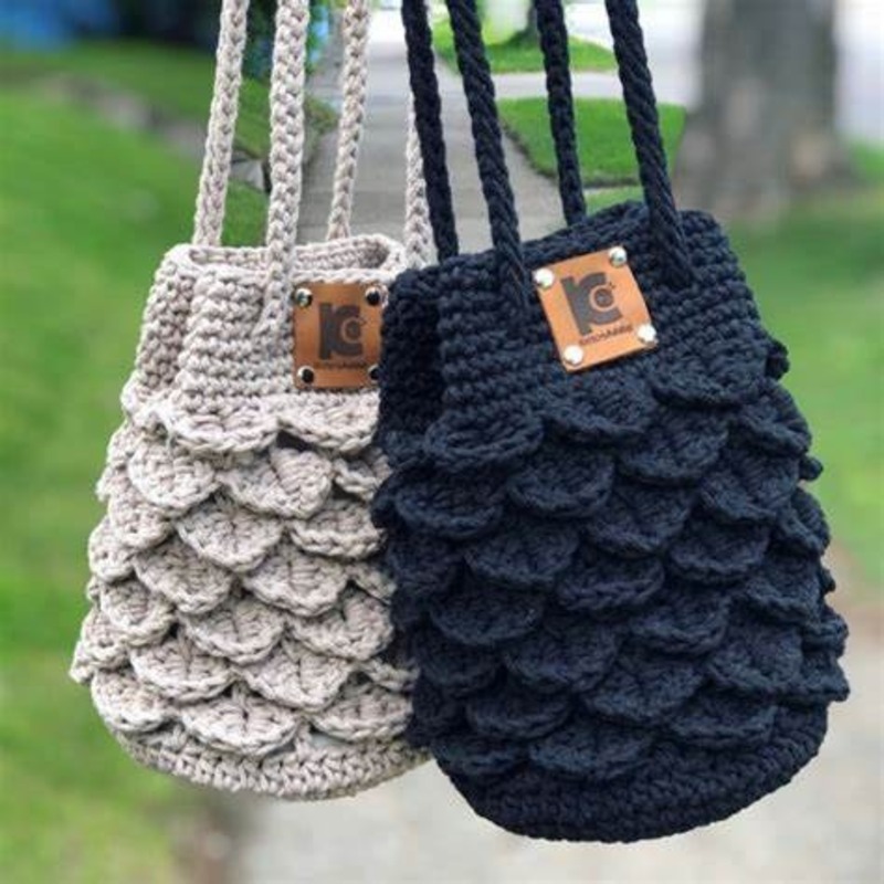 Crochet shoulder bag